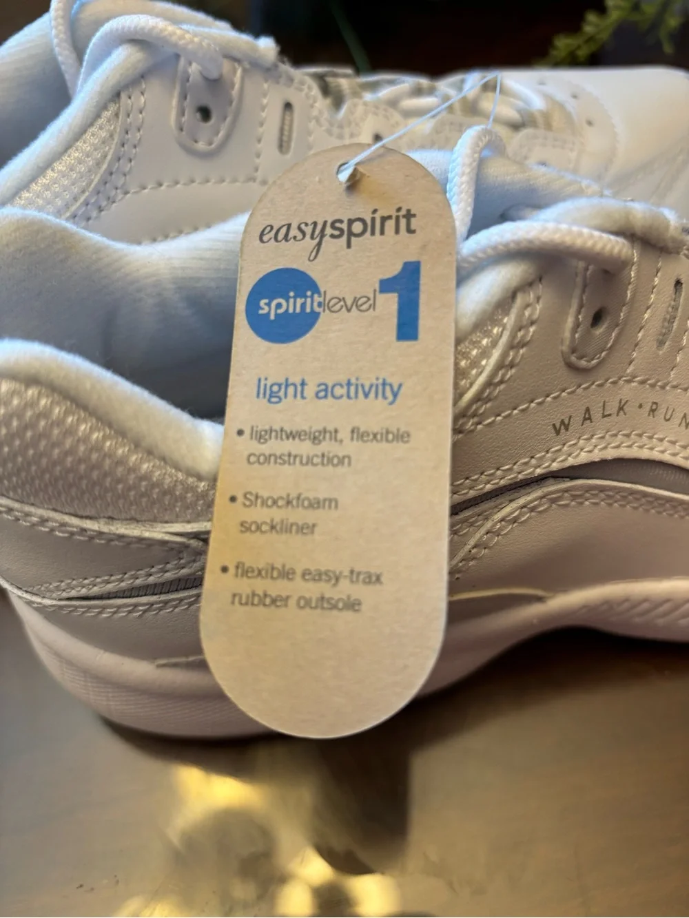 Easy Spirit White Womens Light Activity Sneakers NWT Size 8